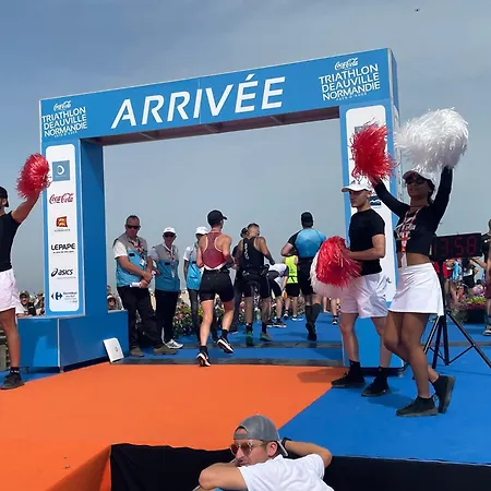 Charment De 45 M2 Renove Et Moderne Σαλέ *